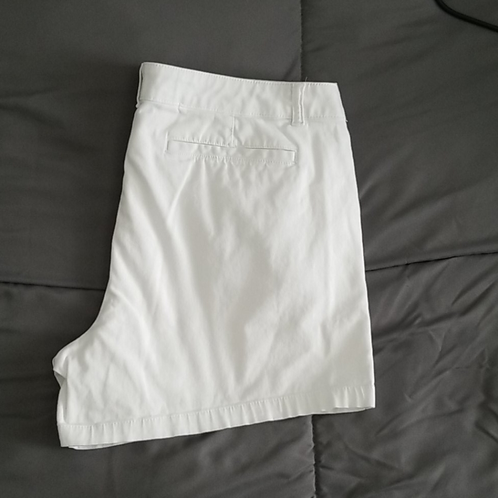 Shorts - Picture 3 of 5